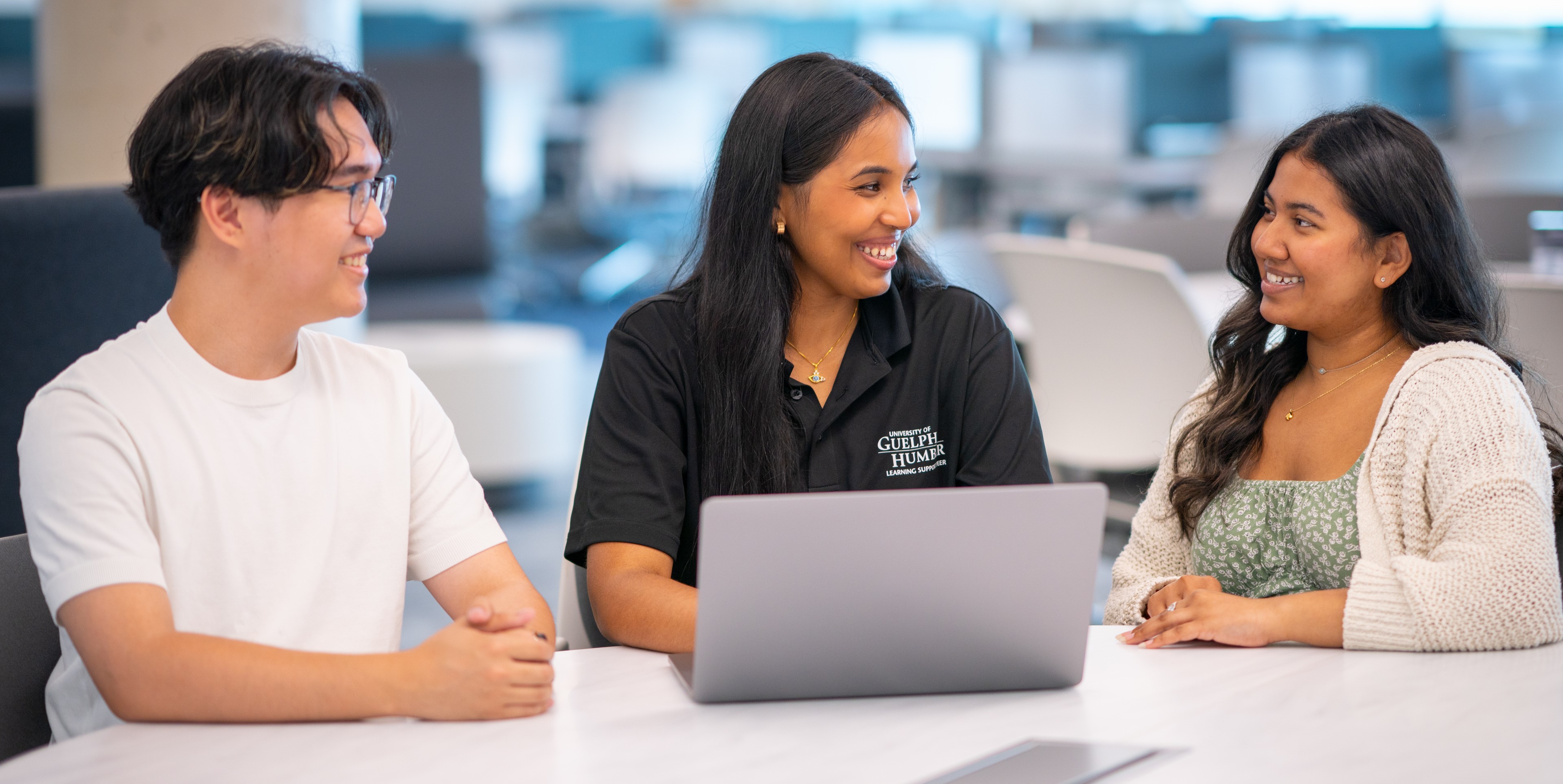 New Student Guide Three students sit together facing a laptop